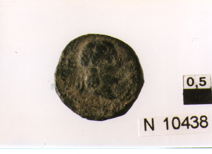 R/ busto di imperatore a destra; V/ vittoria in moto verso destra (moneta, follis) (sec. IV d.C)