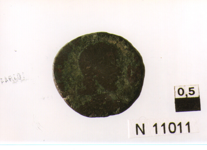 R/ busto di imperatore a destra; V/ imperatore stante a sinistra colpiscecavaliere caduto (moneta, follis) (sec. IV d.C)