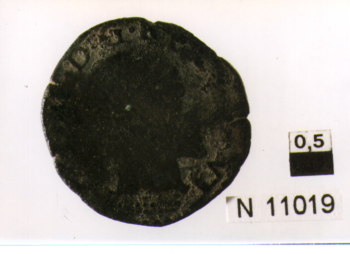 R/ testa volta a destra; V/ croce di Gerusalemme accantonata da quattro crocette simili (moneta, tre cavalli) (sec. XVI d.C)