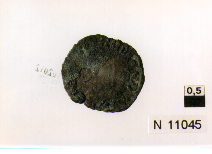 R/ testa radiata a destra; V/ illeggibile (moneta, cavallo) (sec. XV d.C)