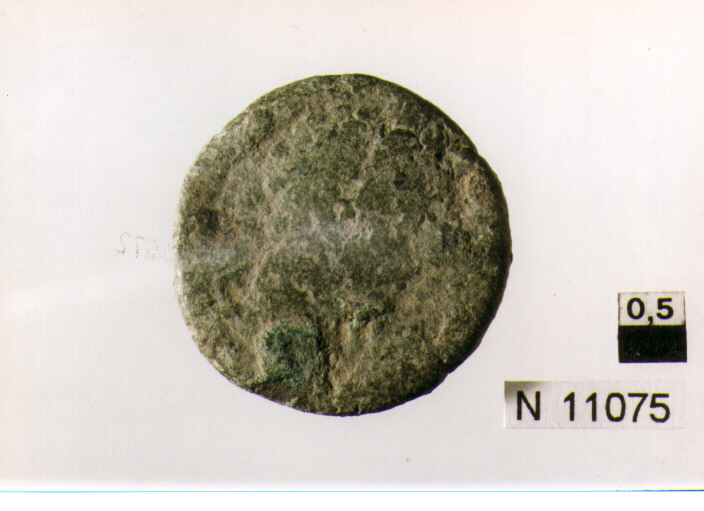 R/ testa laureata di Marco Aurelio (?) a destra; V/ illeggibile (moneta, asse) (sec. II d.C)