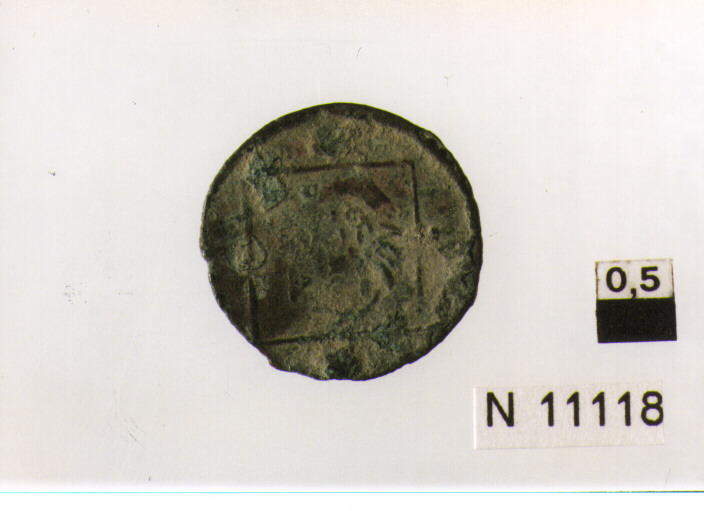 R/ la beata Vergine di fronte con il bambino sul braccio sinistro; V/ leone in soldo chiuso in un quadro (moneta, bagattino) (sec. XVI d.C)