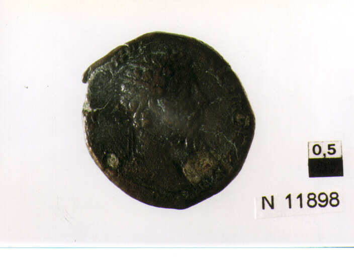 R/ testa radiata di Marco Aurelio a destra; V/ Aequitas stante a sinistracon cornucopia e bilancia (moneta, dupondio) (sec. II d.C)