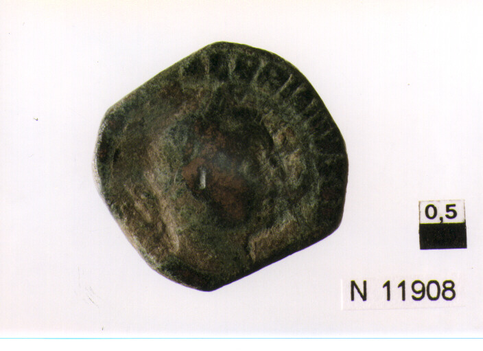 R/ testa laureata di imperatore Valeriano a destra; V/ vittoria stante a sinistra con corona (moneta, sesterzio) (sec. III d.C)