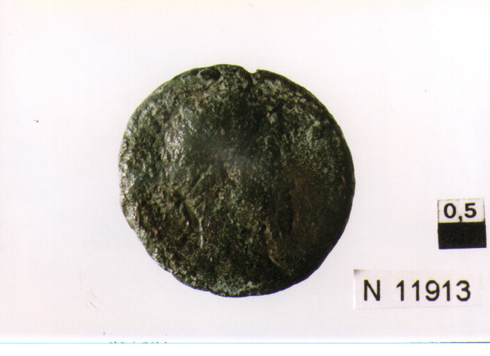 R/ testa laureata di Marco Aurelio a destra; V/ nave con quattro rematoria sinistra, statua di Nettuno sulla poppa (moneta, asse) (sec. II d.C)