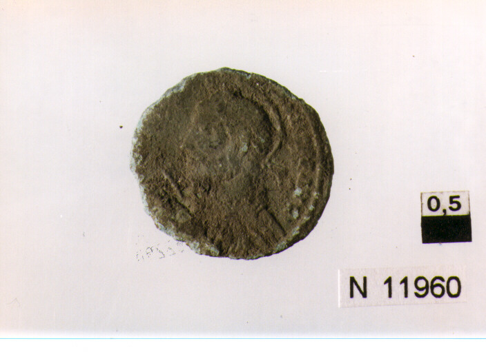 R/ busto elmato e corazzato di giuliano II con scudo e lancia a destra; V/ corona d'alloro contenente iscrizione (moneta, centenionalis) (sec. IV d.C)