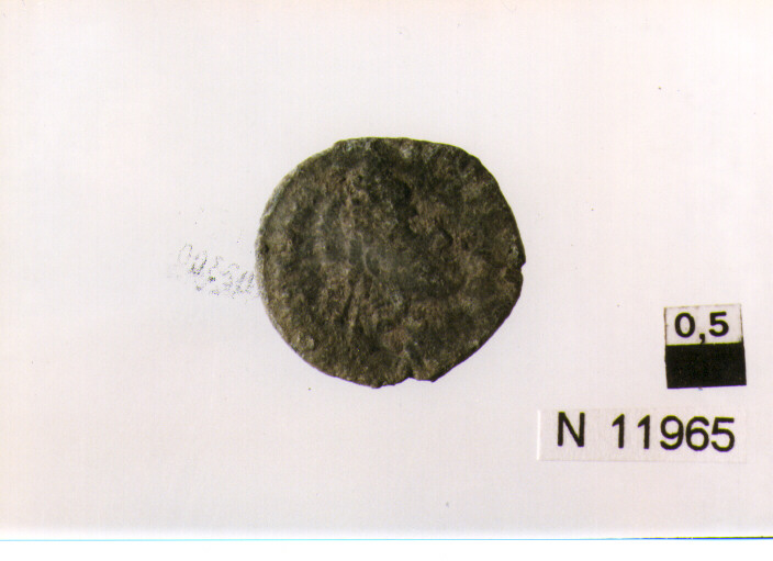 R/ busto diademato di imperatore a destra; V/ imperatore in abiti militari a sinistra colpisce cavaliere caduto (moneta, follis) (sec. IV d.C)