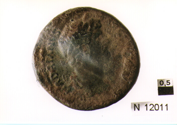 R/ busto di Adriano laureato a destra; V/ illeggibile (moneta, sesterzio) (sec. II d.C)