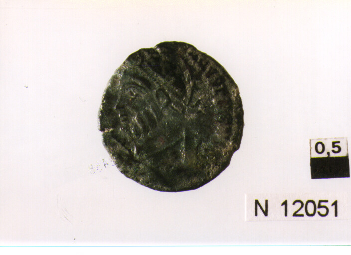 R/ busto elmato e corazzato di Giuliano II a sinistra; V/ corona d'allorocontenente iscrizione (moneta, follis) (sec. IV d.C)