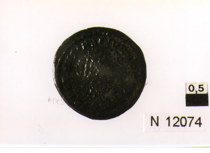 R/ busto di Costantino II a destra; V/ Roma seduta a destra tiene uno scudo iscritto (moneta, follis) (sec. IV d.C)