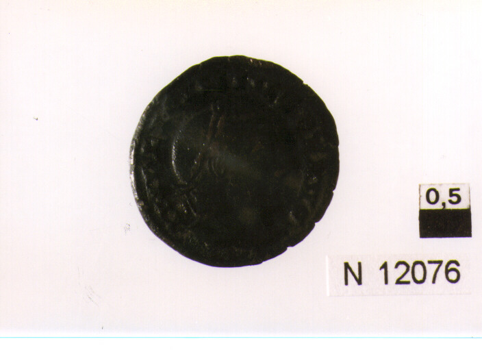 R/ busto diademato di Licinio a destra; V/ Sole radiato a sinistra con ilglobo nella mano sinistra, la destra sollevata (moneta, follis) (sec. IV d.C)