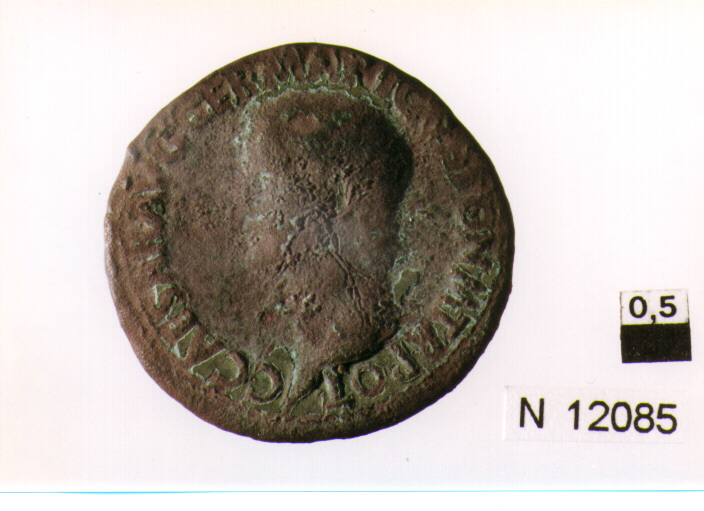 R/ testa nuda di Gaio a sinistra; V/ Vesta drappeggiata seduta a sinistracon patera e scettro (moneta, asse) (sec. I d.C)