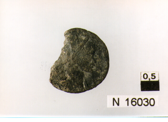 R/ testa radiata di Claudio (?) a destra; V/ non identificabile (moneta, antoniniano) (sec. III d.C)