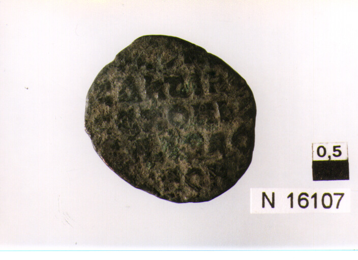 R/ busto di Costantino VII, di fronte, a sinistra busto di Zoe (madre di Costantino VII) a destra, di fronte, in mezzo croce patriarcale; V/ iscrizione nel campo (moneta) (sec. X d.C)