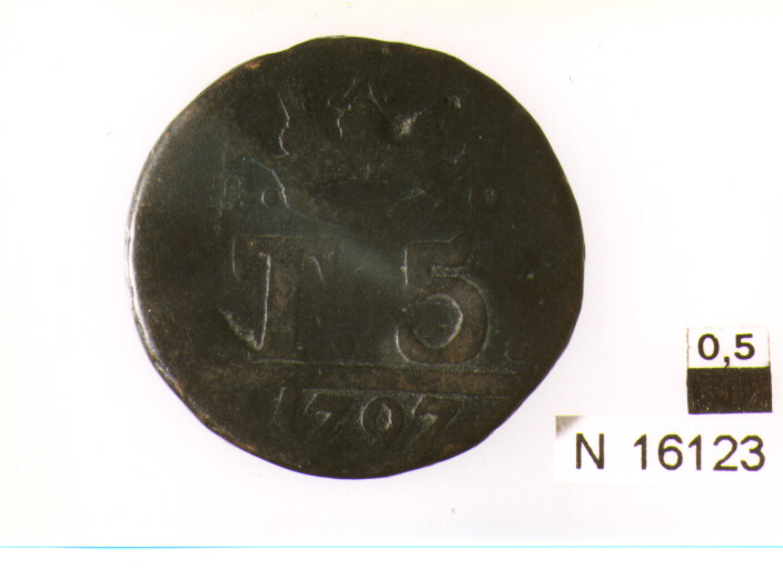 R/ stemma senza corona, entro due grandi rami d'alloro; V/ iscrizione sormontata da corona reale (moneta, cinque tornesi) (sec. XVIII d.C)