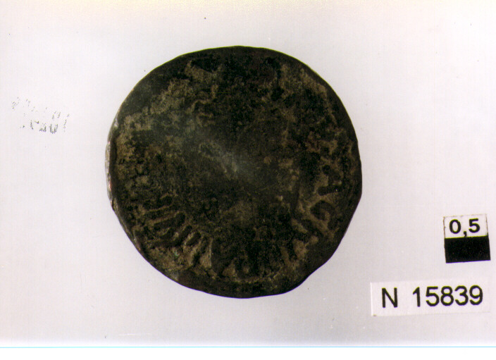 R/ testa nuda di Augusto a destra; V/ lettere nel campo (moneta, asse) (sec. I a.C)