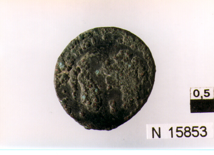 R/ busto di imperatore non id. a destra; V/ non id (moneta, follis) (sec. IV d.C)