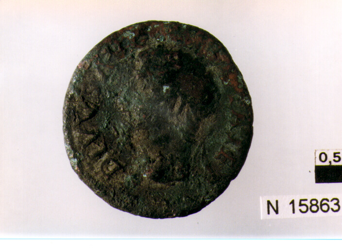 R/ testa di Augusto radiato a sinistra; V/ altare (moneta, asse) (sec. I d.C)