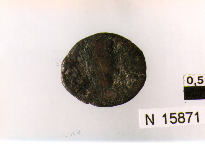R/ busto di imperatore a destra; V/ soldato stante a sinistra con lancia (moneta, follis) (sec. IV d.C)