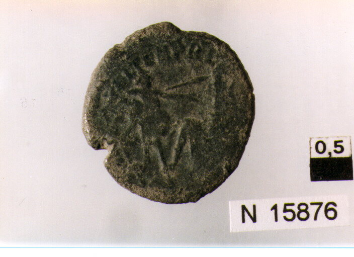 R/ busto di imperatore diademato a destra; V/ imperatore in abiti militari stante a sinistra con globo (moneta, follis) (sec. IV d.C)