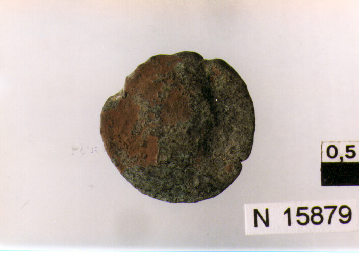 R/ busto di imperatore diademato a destra; V/ illeggibile (moneta, follis) (sec. IV d.C)