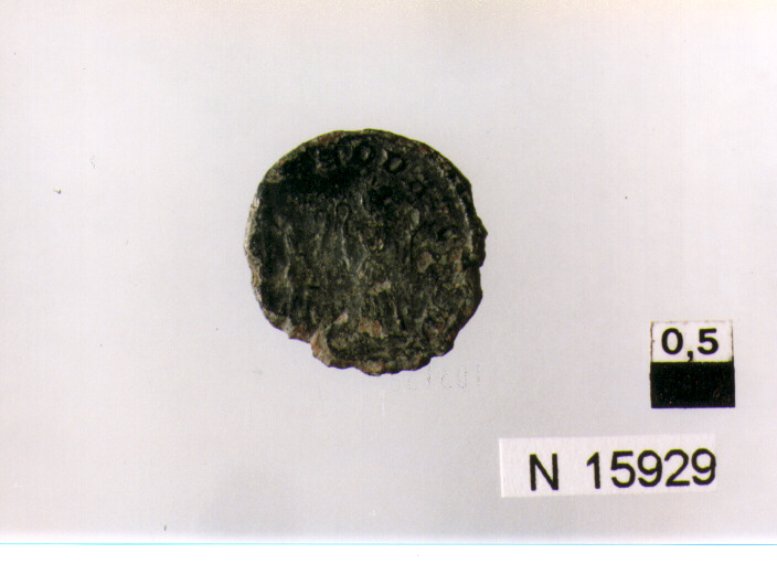 R/ busto drappeggiato e corazzato di imperatore diademato a destra; V/ due vittorie rivolte l'una verso l'altra, ciascuna con corona (moneta, centenionalis) (sec. IV d.C)