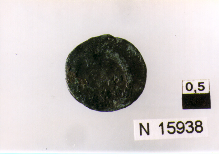 R/ testa diademata a destra; V/ corona d'alloro contenente iscrizione (moneta, centenionalis) (sec. IV d.C)