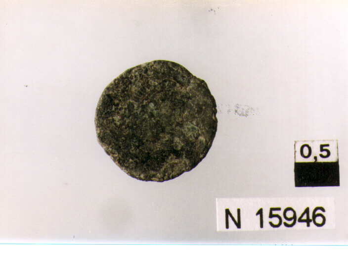 R/ busto di imperatore diademato a destra; V/ non id (moneta, centenionalis) (sec. IV d.C)