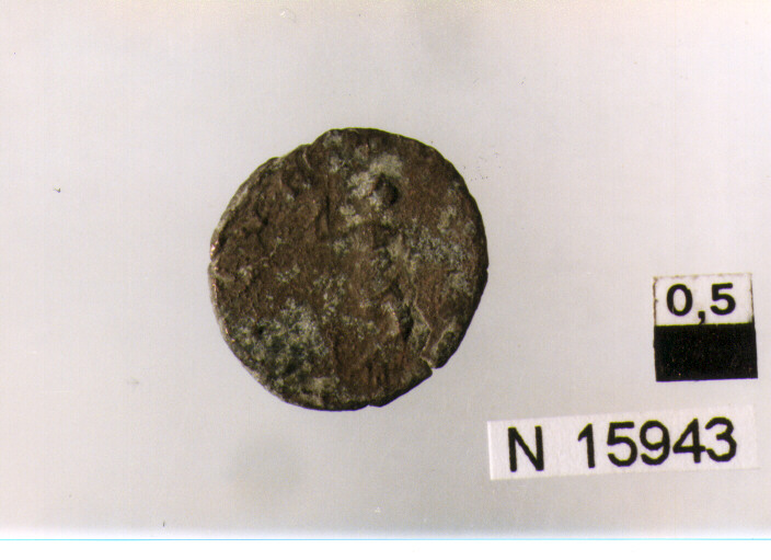 R/ busto drappeggiato e diademato di imperatore a destra; V/ figura con scettro e gambe incrociate stante a destra (moneta, centenionalis) (sec. IV d.C)