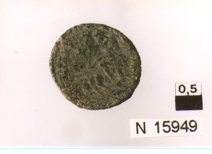 R/ busto drappeggiato e corazzato di imperatore diademato a destra; V/ imperatore in abiti militari a sinistra colpisce cavaliere caduto (moneta, follis) (sec. IV d.C)