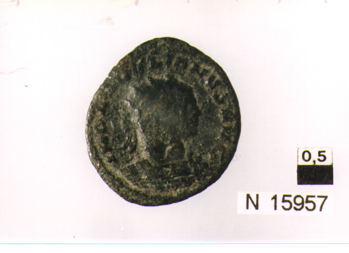 R/ busto corazzato di Aureliano radiato a destra; V/ Sole stante a sinistra con globo ed il piede destro su un prigioniero (moneta, antoniniano) (sec. III d.C)
