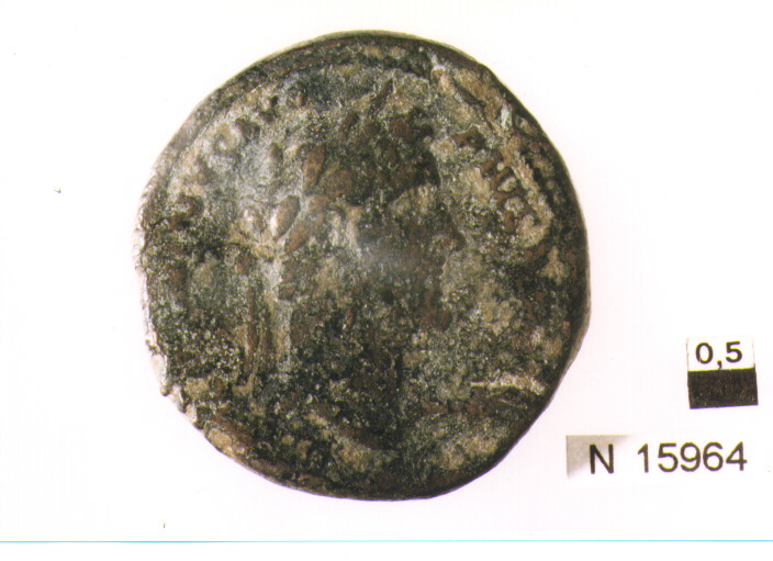 R/ testa laureata a destra di Antonino Pio a destra; V/ Pax stante a sinistra con cornucopia e torcia (moneta, sesterzio) (sec. II d.C)
