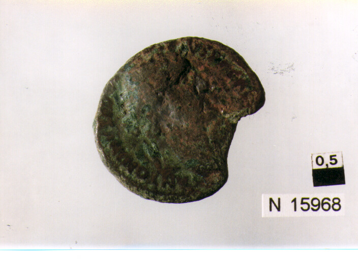 R/ testa laureata di Antonino Pio a destra; V/ figura stante a sinistra con corona (moneta, asse) (sec. II d.C)