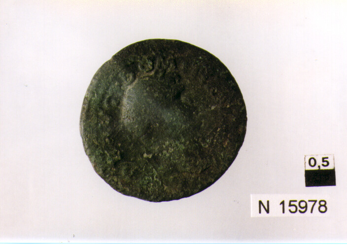 R/ testa laureata di Domiziano a destra; V/ figura drappeggiata stante a sinistra no id (moneta, asse) (sec. I d.C)