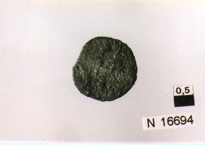 R/ busto laureato di Domiziano a destra; V/ Virtus elmata stante a destracon lancia e parazonium (moneta, asse) (sec. I d.C)