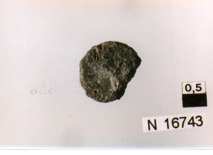 R/ busto a destra; V/ illeggibile (moneta, follis) (sec. IV d.C)