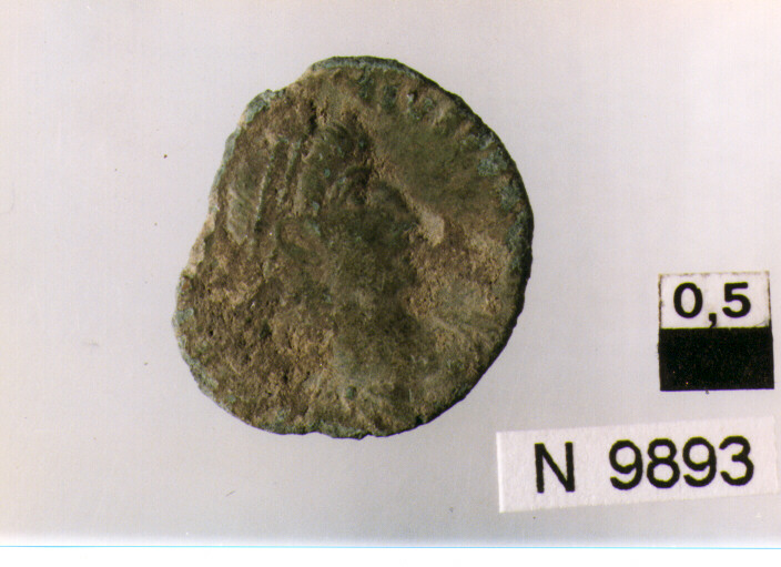 R/ testa radiata di Gallieno a destra; V/ cervo avanza a destra guardandoindietro (moneta, antoniniano) (sec. III d.C)