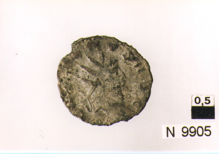 R/ testa radiata di imperatore, Caludio II, a destra; V/ figura femminiledrappeggiata stante con cornucopia e patera (moneta, antoniniano) (sec. III d.C)
