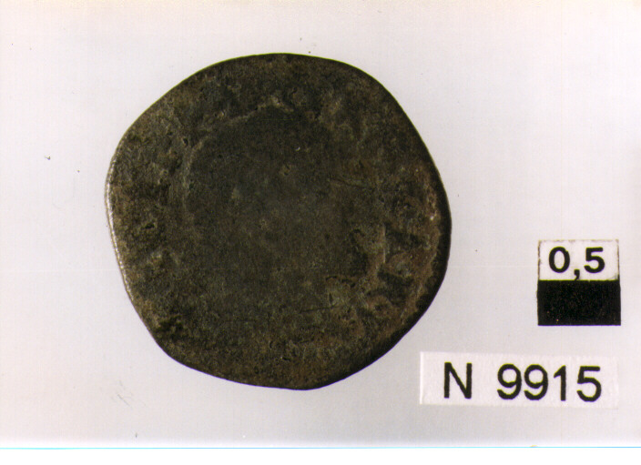 R/ busto drappeggiato di Faustina I(?) a destra; V/ figura femminile seduta a sinistra (moneta, sesterzio) (sec. II d.C)