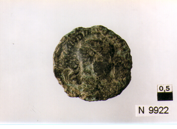 R/ busto drappeggiato di Alessandro Severo a destra; V/ Sole che avanza asinistra (moneta, sesterzio) (sec. III d.C)