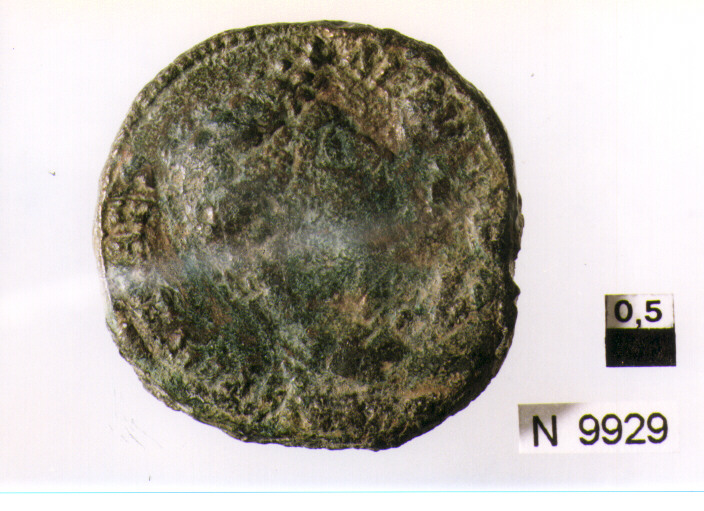 R/ busto drappeggiato e laureato di Masssimino a destra; V/ vittoria stante a sinistra(?) (moneta, sesterzio) (sec. III d.C)