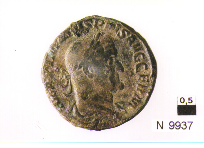 R/ busto diademato di imperatore a destra; V/ imperatore in abiti militari stante a sinistra (moneta, centenionalis) (sec. IV d.C)