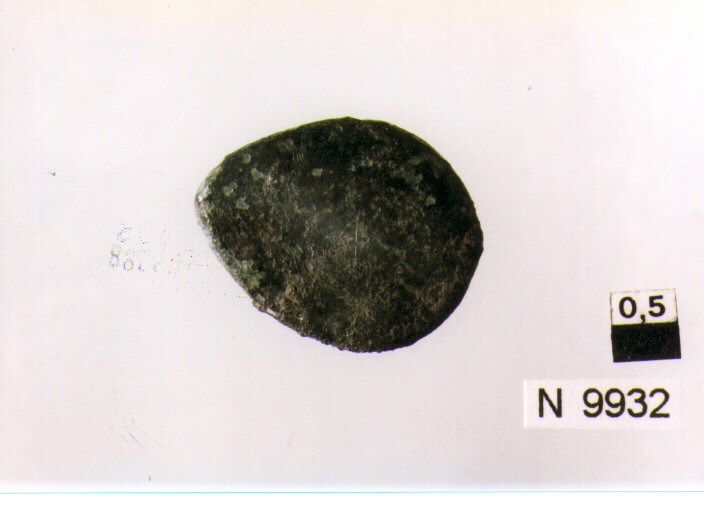 R/ testa di Tiberio a sinistra; V/ piccolo busto di fronte circondato da una corona d'alloro (moneta, dupondio) (sec. III d.C)