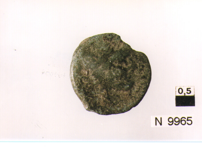 R/ busto di Adriano a sinistra; V/ figura femminile drappeggiata stante asinistra (moneta, asse) (sec. II d.C)