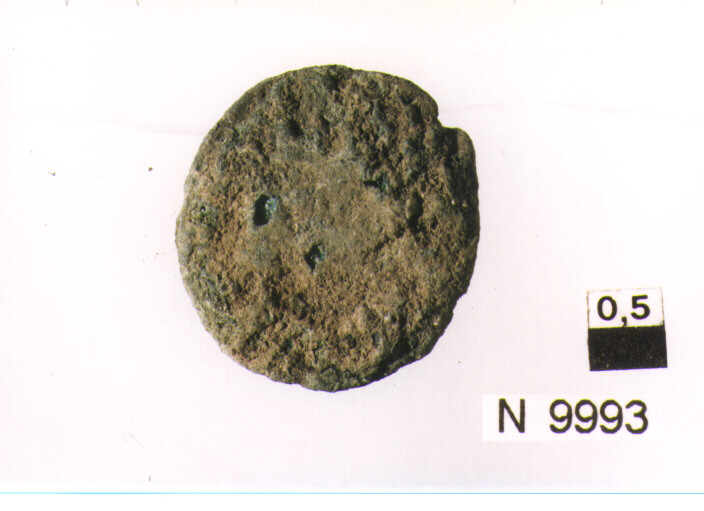 R/ busto drappeggiato di Faustina II(?) a destra; V/ figura femminile drappeggiata stante a sinistra con cornucopia (moneta, asse) (sec. II d.C)