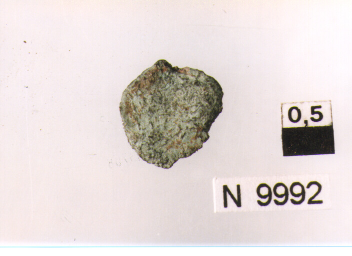 R/ busto laureatoo di Marco Aurelio(?) a destra; V/ non identificabile (moneta, asse) (sec. II d.C)