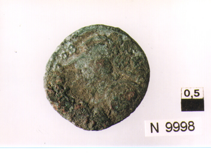 R/ testa di imperatore Adriano(?) a sinistra; V/ figura femminile drappeggiata seduta a sinistra (moneta, dupondio) (sec. III d.C)