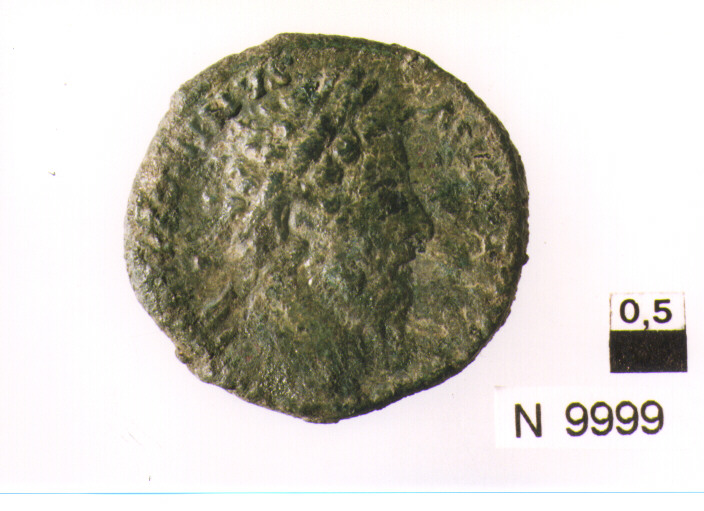 R/ testa di imperatore non identificabile a destra; V/ figura femminile stante a sinistra con cornucopia e patera(?) (moneta, asse) (sec. II d.C)