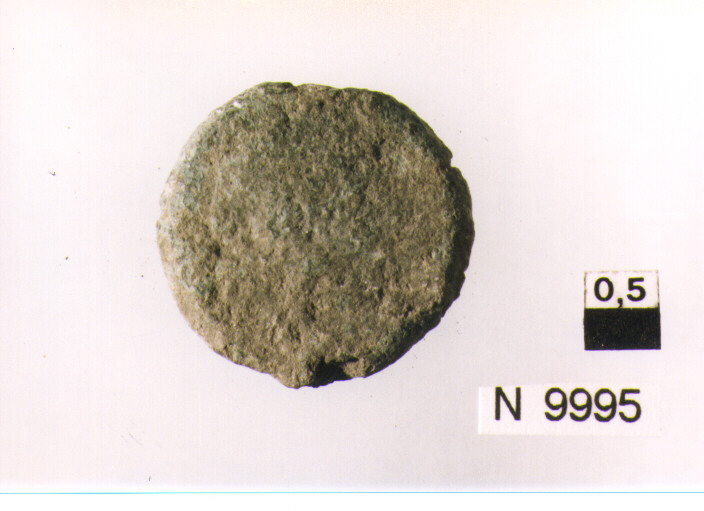 R/ testa di Marco Aurelio a destra; V/ Pietas(?) stante a sinistra (moneta, asse) (sec. II d.C)