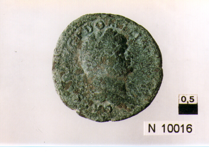 R/ testa radiata di Valeriano a destra; V/ altare (moneta, antoniniano) (sec. III d.C)